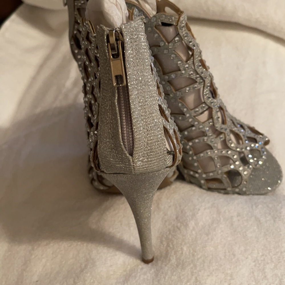 Preowned Only Worn Once Zigisoho Heels Size 9 - image 3